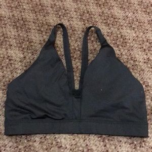 NWOT VS SPORTS BRA